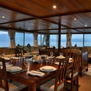 3 Nights Victoria Falls, 3 Nights Houseboat, 1 Night Harare